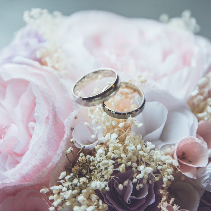 snubní prsteny-dodavatel-svatební kytice a floristika Znojmo, svatební koordinátor